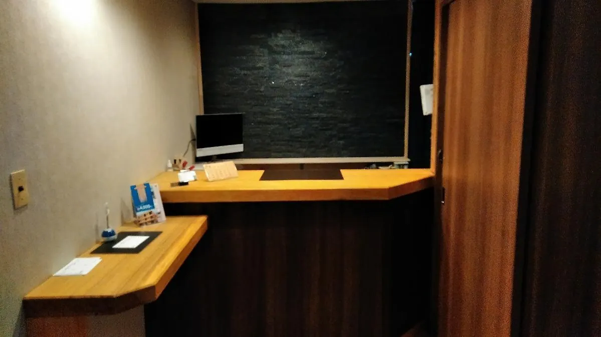 Business Hotel Takanoya Hadano 2*,